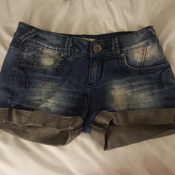 3 set of short shorts - Picture 4 of 4